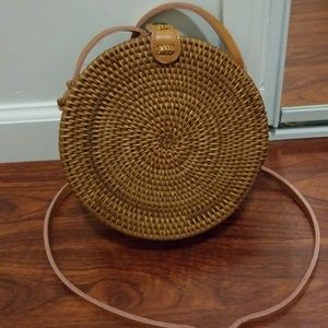 UO Circle Raffia Crossbody Bag